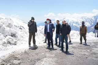 Ramlal Markanda inspects Rohtang road