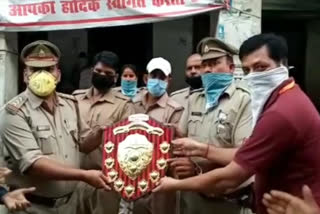 corona warriors police cop honored in kanpur