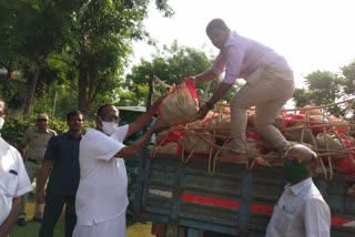 gutta sukender reddy fruits distribution to the workers at assembly