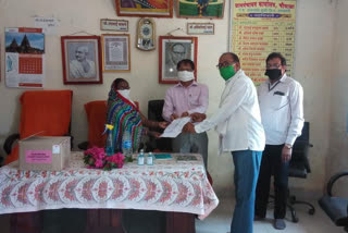 Chausal villagers and Kalaram Mandir Sansthan donated Rs 71,000 to C M Assistance Fund