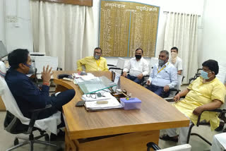 SDM holds meeting with book  shopkeepers in dhanbad