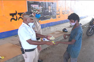 Haveri police helps helpless as well as animals