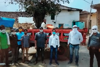 villagers donates grain to needy people during lockdown