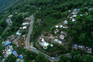 plantation owners  detained  border  crossing  police  കേരള പൊലീസ്  ശാന്തന്‍ പാറ  അതിര്‍ത്തി  ചെക്ക് പോസ്റ്റ്  ശാന്തൻപാറ  ശാന്തൻപാറ ഗ്രാമപഞ്ചായത്ത്