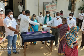 KALYANA LAXMI CHECKS DISTRIBUTION IN MADNUR