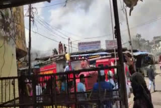 A huge fire broke out in the Kanjar locality in Bhopal