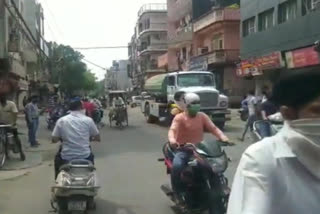 scooty driver death in road accident at jagatpuri police station area during Sanitization