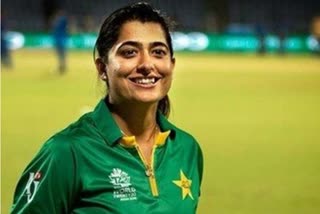 former pakistan captain sana mir retired