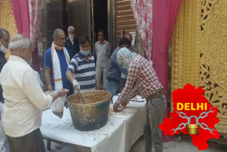 Food distribution by aggarwal samaj during lockdown