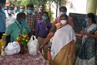 അറുപത്തിരണ്ടുകാരി ആശുപത്രിവിട്ടു  ആശുപത്രി അധികൃതര്‍  കൊവിഡ് 19 പത്തനംതിട്ട  പത്തനംതിട്ട വാര്‍ത്തകള്‍  കൊവിഡ് 19 കേരളം വാര്‍ത്തകള്‍  60-year-old lady news