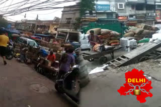 crowd in khari baoli market