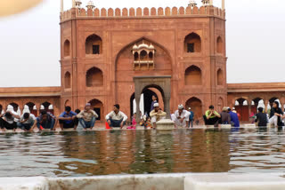 ماہ صیام کا مبارک آغاز ہوچکا ہے اور دنیا بھر میں قہر برسانے والے کرونا وائرس سے بچنے کے لیے بھارت میں لاک ڈاؤن نافذ ہے