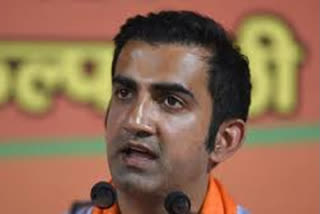 MP Gautam Gambhir distributed vitamin packets among poor children in shahdara during lockdown