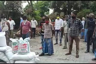 Supply department provided relief to migrant laborers in dhanbad