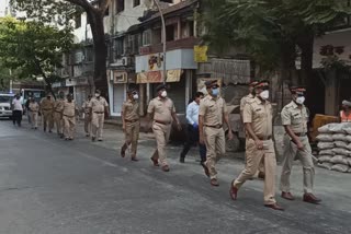 dadar people welcomes police by clapping