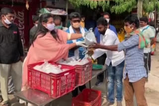 Kesineni Sweta food Distribution in poor people at vijayawada