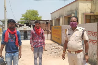 Police takes action on violating lock down in Datia