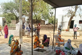 13-laborers-reached-niwari-village-from-gwalior-in-datia