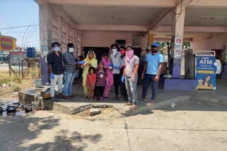 food distribution to migrant labours at dichpally nizamabad district