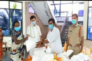 vegitables distributes by softare employee in kurnool dst srisailam temple staff