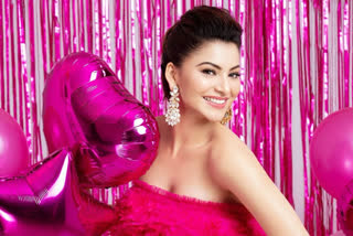 Watch! Urvashi Rautela's enticing dance moves