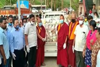 Tibettimes distribute food to poor people