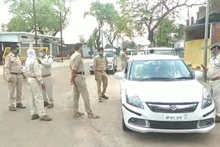 Police and Excise Department raided, Raw liquor confiscated in Chhatarpur