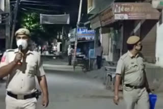 dwarka north police aware people over corona at bharat vihar in delhi during lockdown