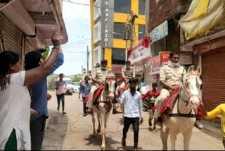 Police personnel by riding on horse patrolled pachamari of hoshangabad