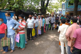 disobeying social distance in front of administrative building in malda