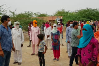 जैसलमेर न्यूज़, workers going through buses