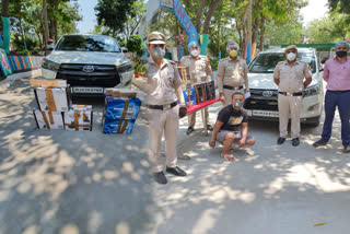 Kalkaji police station team arrested liquor smuggler in delhi