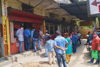 people-gathered-in-internet-cafes-of-jorhat-for-collect-e-pass