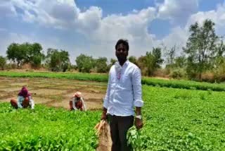 businessman-dharmaraj-giving-free-vegetable-to-poor-people