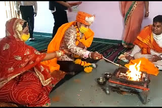 couple-marries-following-the-rules-of-lockdown-in-jhabua