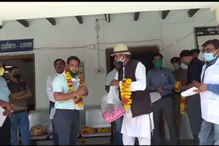 corona-warriors-are-been-honoured-in-bijawar-tehsil-of-chhatarpur