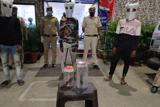 tilak nagar police arrested three robbers who attacked on peoples for drug addiction