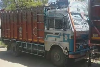 قومی شاہراہ ضروری اشیاء سے لدی گاڑیوں کے لیے کھلی