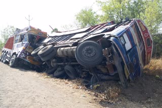 another-truck-hit-an-empty-gas-cylinder-truck-in-jalna