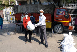 Ration is being given to gautambudh nagar non district residents during lockdown