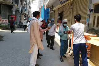 Separate points made for sharing food at Chandan Vihar in Burari during lockdown