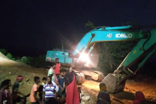 mundia blasting, khurdha latest news, stone blasting in khurdha, mundia blasting in khurdha, stone blasting in lockdown, ମୁଣ୍ଡିଆ ବ୍ଲାଷ୍ଟିଂ, ଖୋର୍ଦ୍ଧା ଲାଟେଷ୍ଟ ନ୍ୟୁଜ୍‌, ଖୋର୍ଦ୍ଧାରେ ପଥର ବ୍ଲାଷ୍ଟିଂ, ଖୋର୍ଦ୍ଧାରେ ମୁଣ୍ଡିଆ ବ୍ଲାଷ୍ଟିଂ, ଲକଡାଉନରେ ପଥର ବ୍ଲାଷ୍ଟିଂ