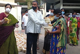 nvss prabhakar distributed food items in hyderabad