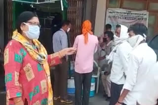 BJP state spokesperson reached bank, advised people to do social distancing