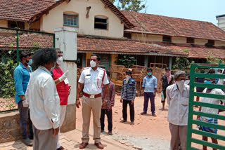 Distribution of shaving kit