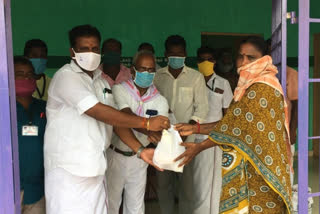 perugavazhnthan panjayat president distribute 5 laks worth relief items to their people