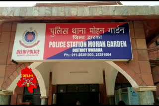 Police arrested female smuggler in Mohan Garden Delhi durinng the lockdown