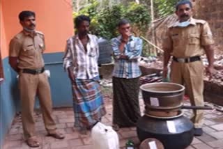 two arrested in kannur  kannur latest news  kerala police latest news  കേരള പൊലീസ് വാര്‍ത്തകള്‍  ചാരായം വാറ്റ് വാര്‍ത്തകള്‍  കണ്ണൂര്‍ വാര്‍ത്തകള്‍