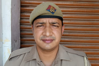 policeman stopped dm's car in bulandshahr