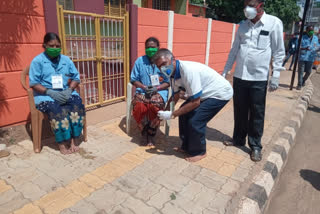 Asha workers  Paada Pooja  Kalburgi  പാദ പൂജ ചെയ്തു  ആശാ വര്‍ക്കർ